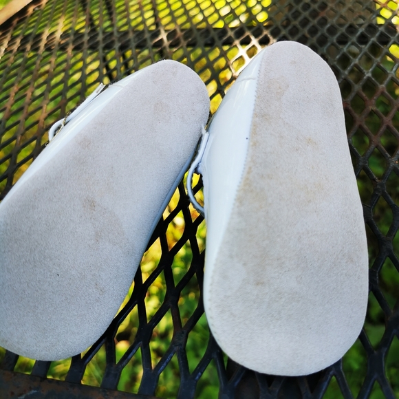 Vintage Zeddy White Faux Patent Leather Baby Shoes with Heart Cut Outs ~ Size 3 - Picture 8 of 16